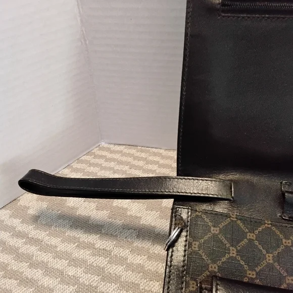 BALLY Rare Vintage Leather Clutch With Self Storing Wristlet - Picture 6 of 10